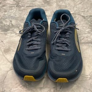 Altra Torin 5. Men’s size 9.5. Barely used!